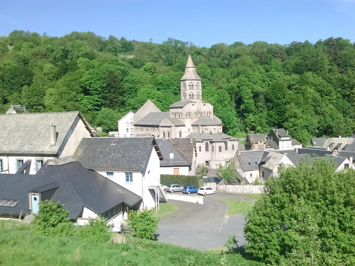 Coquelicot, Entre Volcans D Auvergne Et Sancy, Orcival. Exterior photo