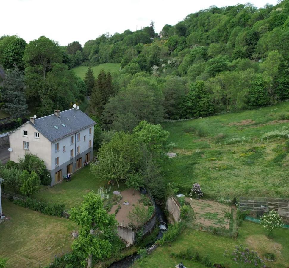 Coquelicot, Entre Volcans D Auvergne Et Sancy, Orcival. Exterior photo